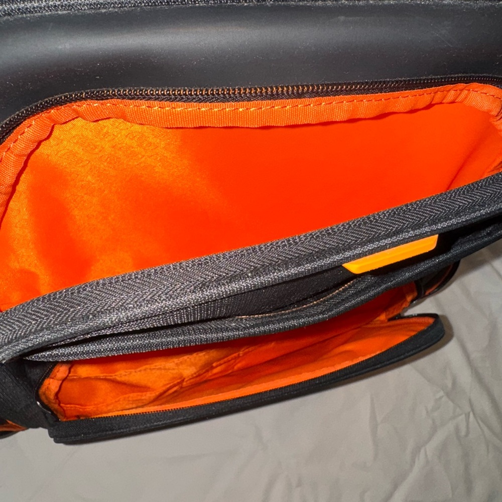 Solo Tech Backpack - Picture 2 of 4